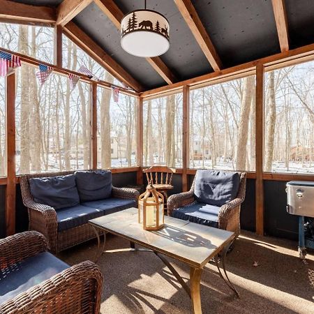 Cozy Cabin At Poconos With Hot Tub And Fire Pit Восток Страудсберг Экстерьер фото