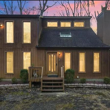 Cozy Cabin At Poconos With Hot Tub And Fire Pit Восток Страудсберг Экстерьер фото