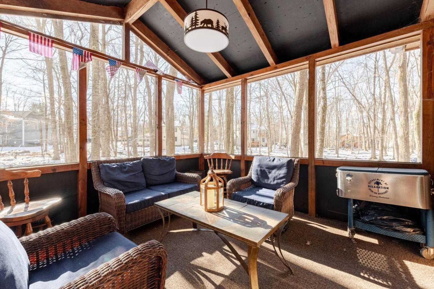 Cozy Cabin At Poconos With Hot Tub And Fire Pit Восток Страудсберг Экстерьер фото