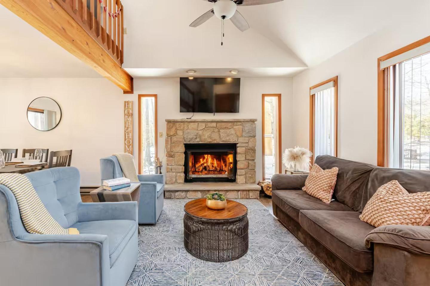Cozy Cabin At Poconos With Hot Tub And Fire Pit Восток Страудсберг Экстерьер фото